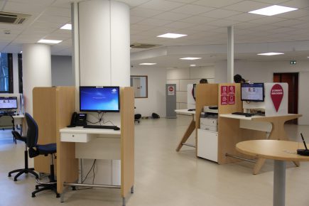 des mobiliers de consultation en libre accès et signalétique