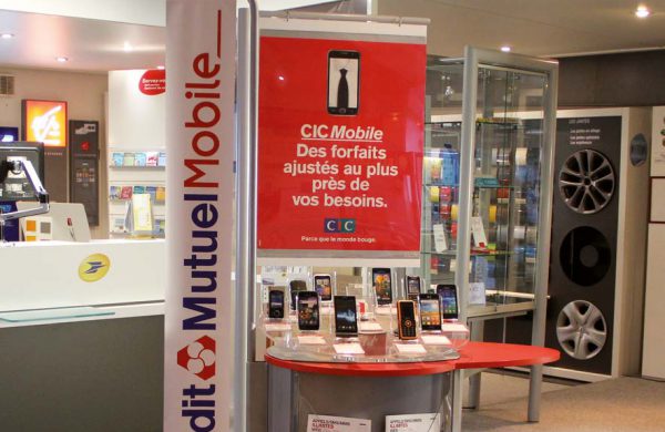 PLV presentoir totem Crédit Mutuel Mobile