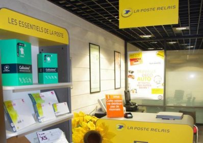 signalétique et gondole de présentation relais postaux