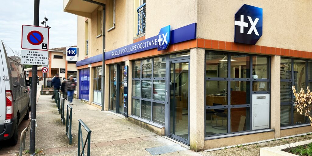 enseigne pet banque populaire
