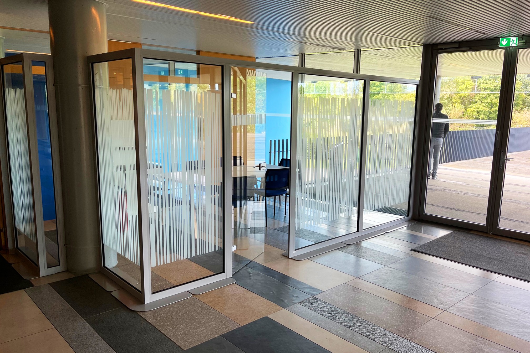 Vitrophanie intérieure dans un bâtiment professionnel